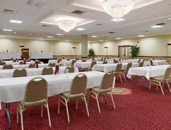 Ramada Convention Center Eau Claire Hotel Exterior photo