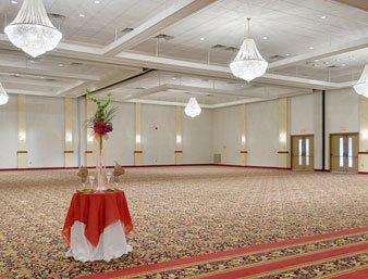 Ramada Convention Center Eau Claire Hotel Exterior photo