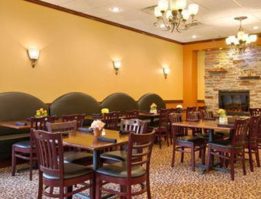 Ramada Convention Center Eau Claire Hotel Restaurant photo